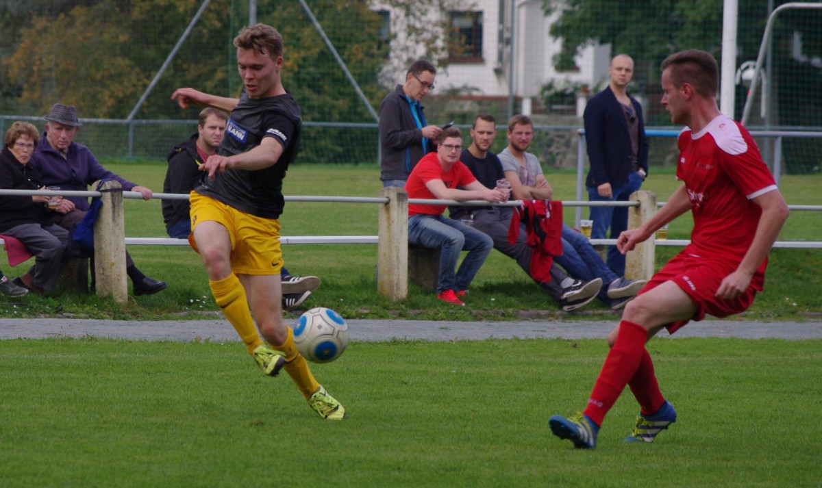 Fotos sind online: FSV Schleiz - Traktor Teichel