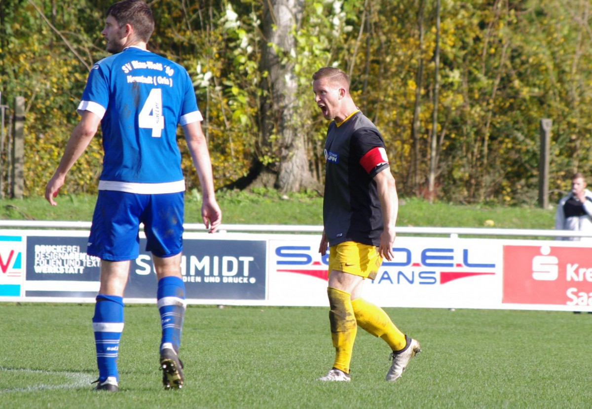 Fotos sind online: Blau-Weiß Neustadt - FSV Schleiz