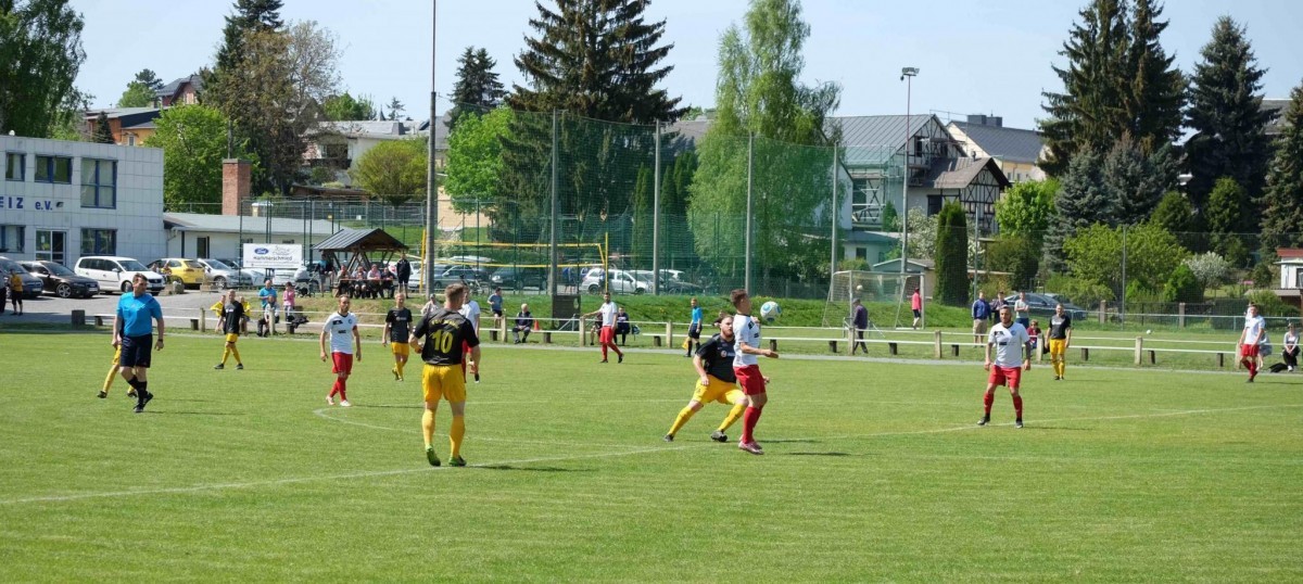 Ein Spiel - zwei Meinungen: (Bericht FC Saalfeld)