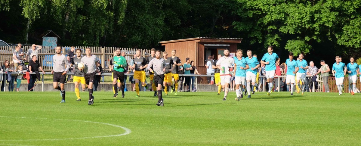 Fotos sind online: VfR Bad Lobenstein - FSV Schleiz