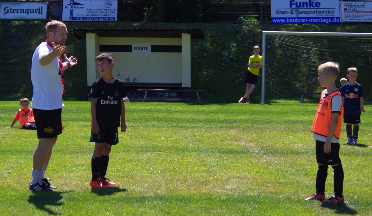 34 Nachwuchskickerinnen und -kicker beim FSV-Fußballcamp