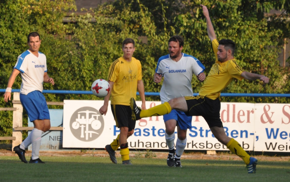 Fotos sind online: SV Blau-Weiß Niederpöllnitz - FSV Schleiz