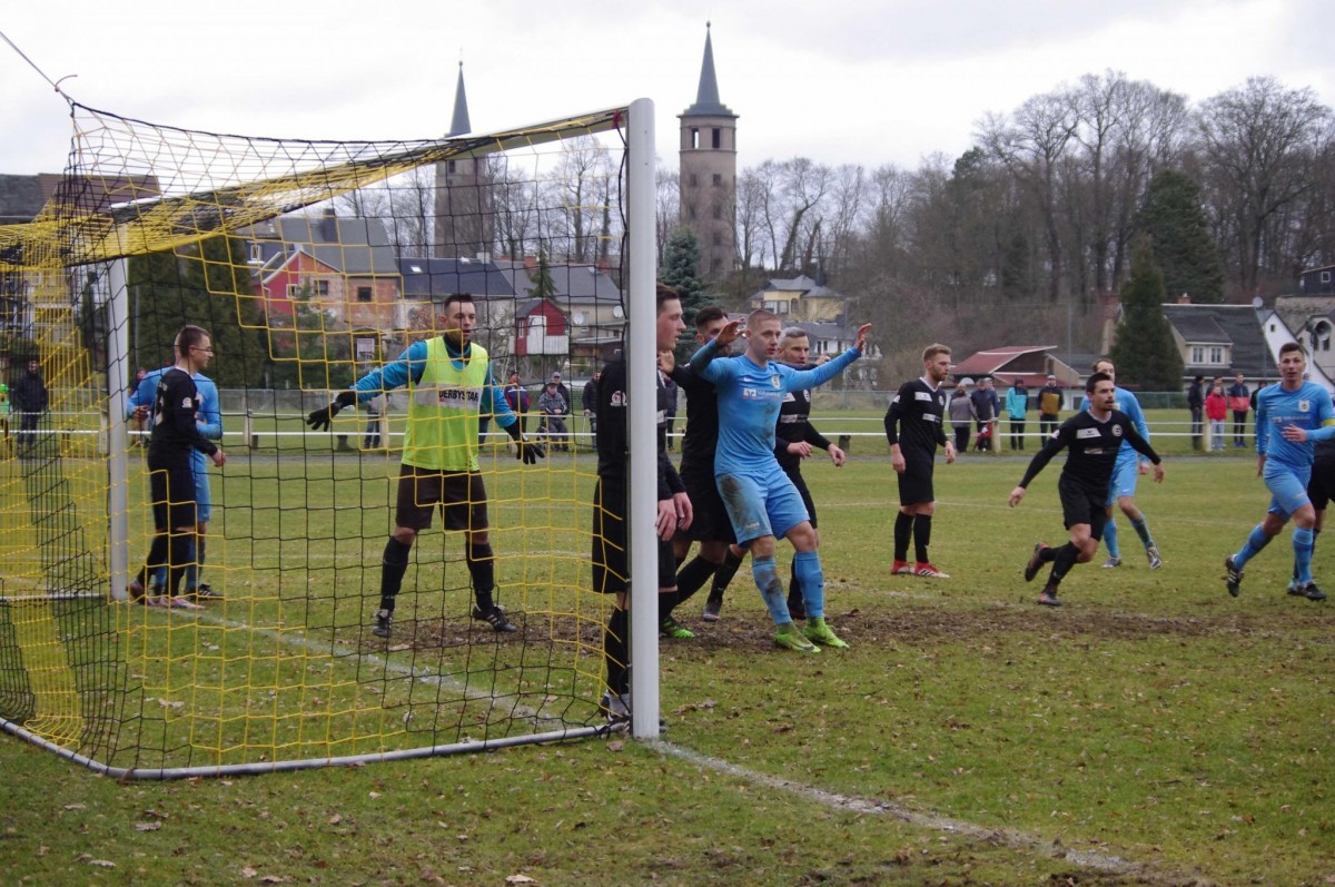Ein Spiel - zwei Meinungen: (Bericht: FC Saalfeld)