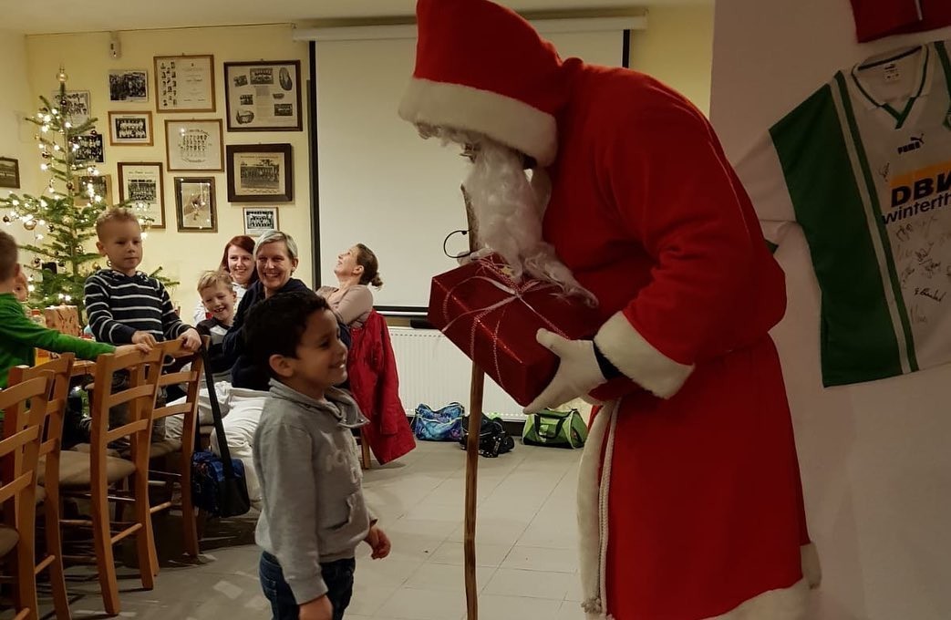 Bambini feiern Weihnachtsfeier!