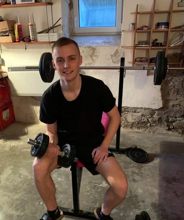 Leben & Leiden im Lockdown: Hannes Kühnel alias die menschgewordene Schrankwand