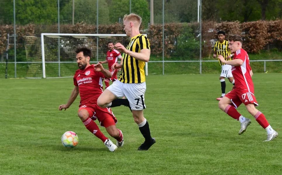 Für Geburtstagskind & Auswärtsfans: FSV Schleiz siegt bei Schweina-Gumpelstadt