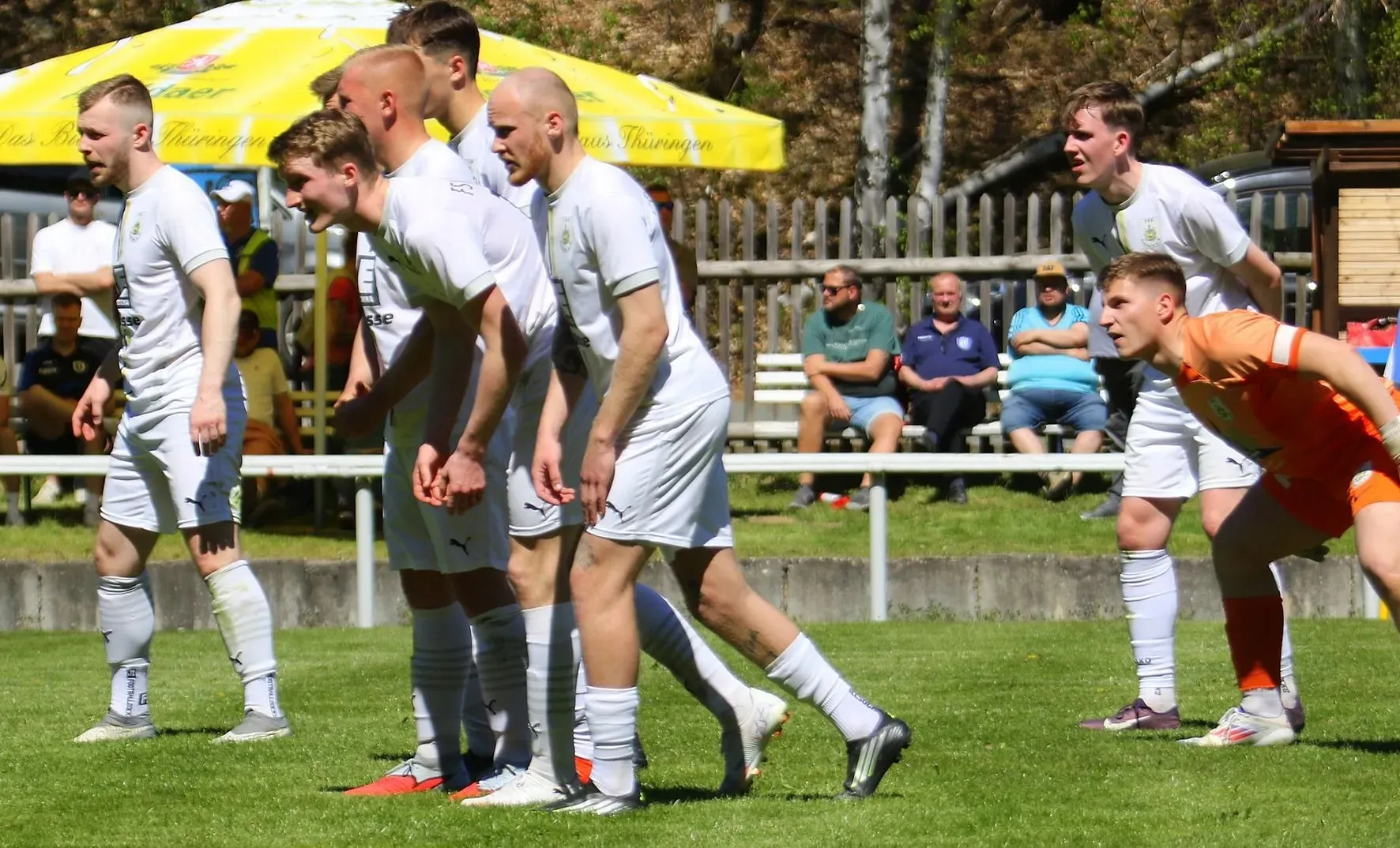 Junge Hüpfer & plötzlich alte Hasen drehen kleines Oberland-Derby im Koseltal