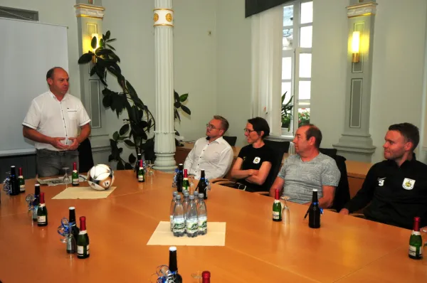 Bürgermeister empfängt FSV Schleiz im Rathaus