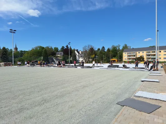 Kunstrasen-Arbeitseinsatz Mai 2024 (St. Strauß)