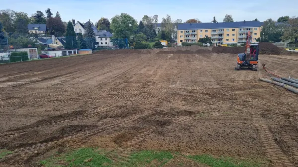 Bauphase Kunstrasen - Teil 1 (St. Strauß)