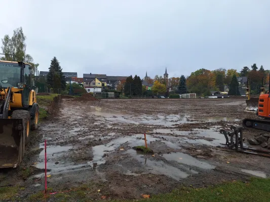 Bauphase Kunstrasen - Teil 1 (St. Strauß)