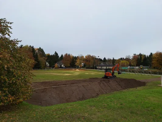 Bauphase Kunstrasen - Teil 1 (St. Strauß)