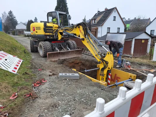 Bauphase Kunstrasen - Teil 1 (St. Strauß)