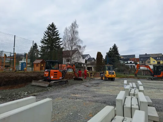 Bauphase Kunstrasen - Teil 1 (St. Strauß)