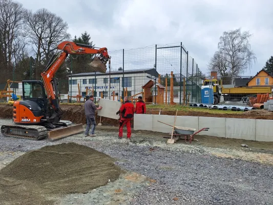 Bauphase Kunstrasen - Teil 1 (St. Strauß)