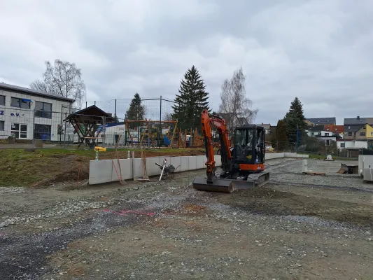 Bauphase Kunstrasen - Teil 1 (St. Strauß)