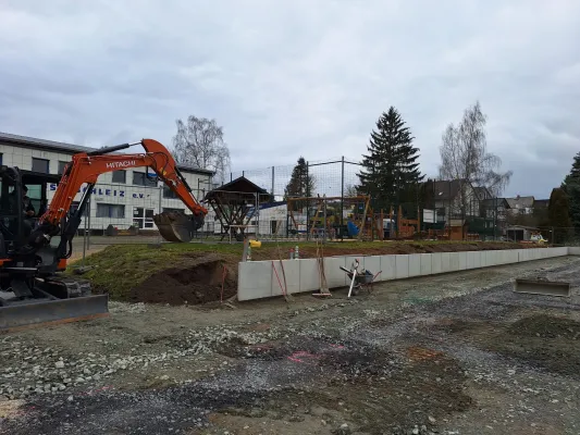 Bauphase Kunstrasen - Teil 1 (St. Strauß)