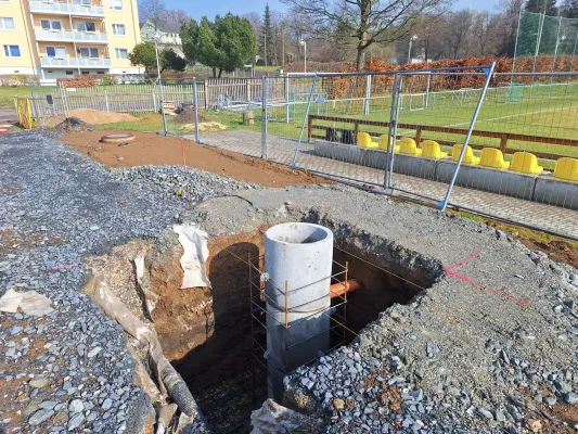 Bauphase Kunstrasen - Teil 1 (St. Strauß)