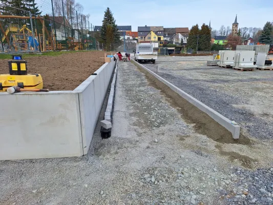 Bauphase Kunstrasen - Teil 1 (St. Strauß)