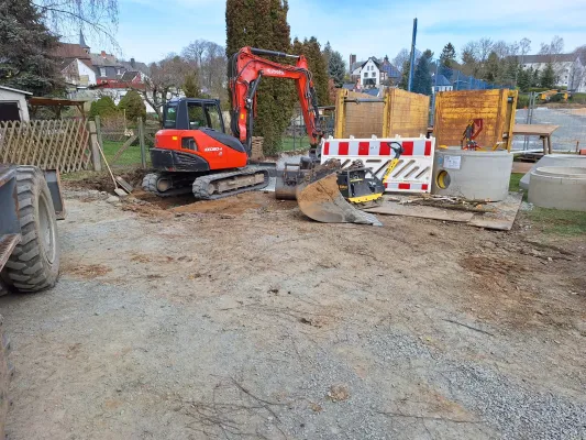 Bauphase Kunstrasen - Teil 1 (St. Strauß)