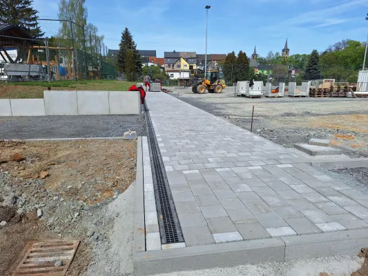 Bauphase Kunstrasen - Teil 2 (St. Strauß)