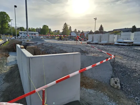 Bauphase Kunstrasen - Teil 2 (St. Strauß)