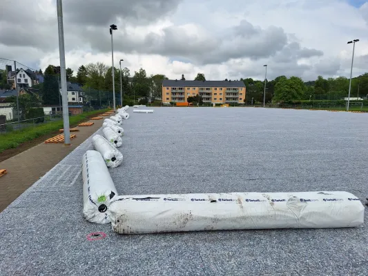 Bauphase Kunstrasen - Teil 2 (St. Strauß)