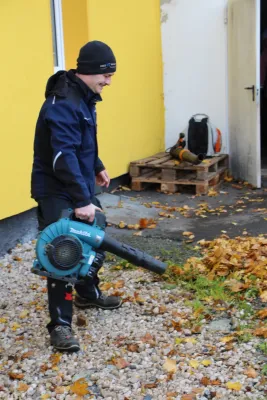 Arbeitseinsatz 'Herbstlaub' I